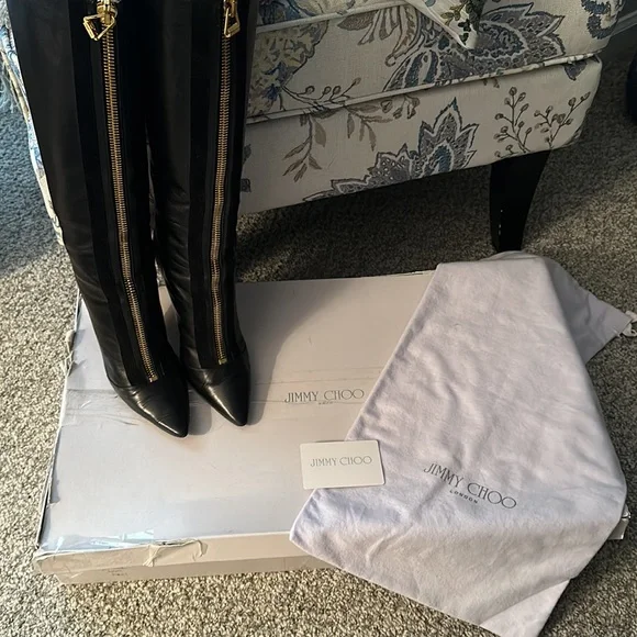Gorgeous Jimmy Choo Boots in Pristine Condition - Picture 8 of 9